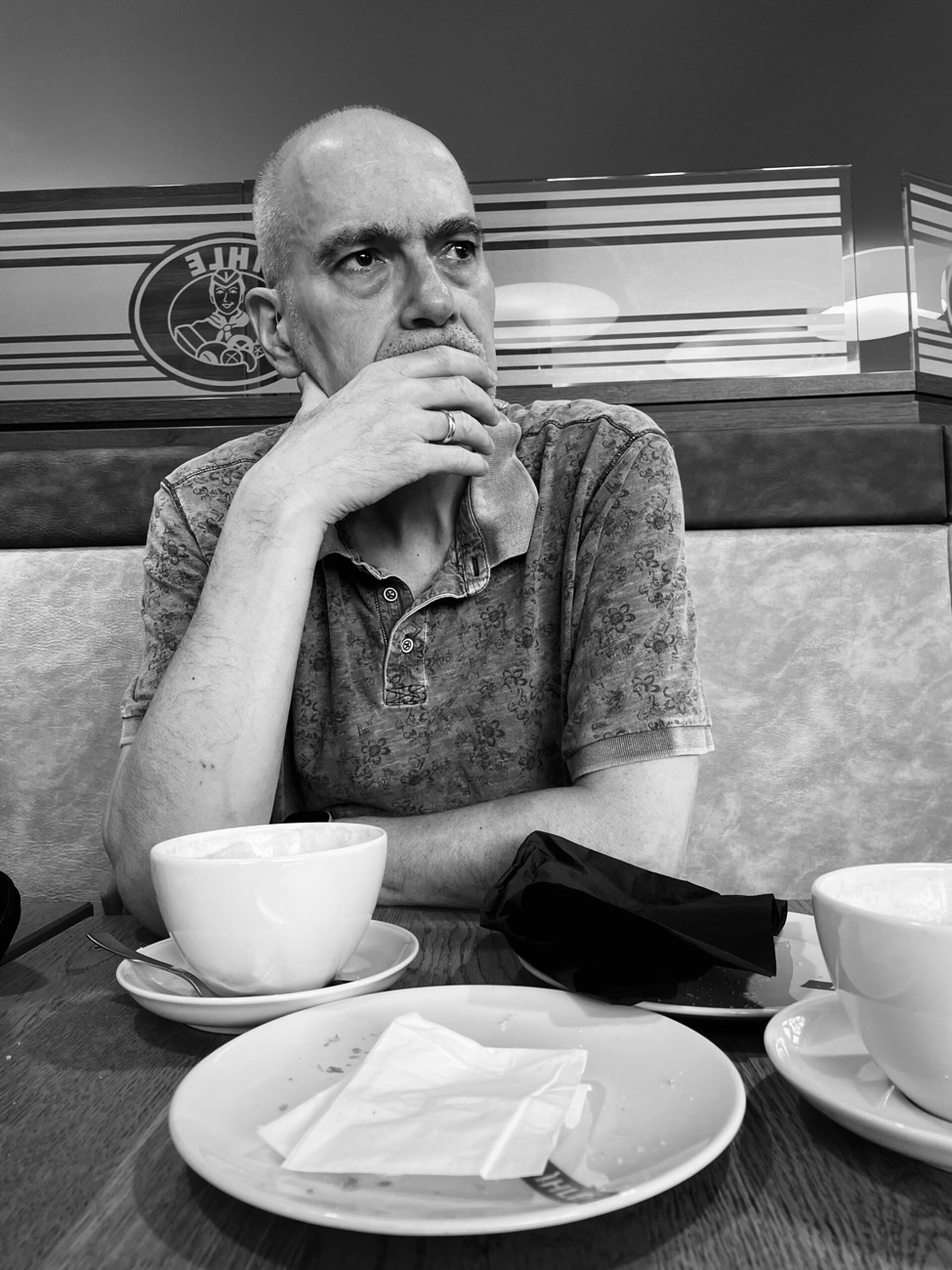 Dietmar Leciejewski im Café