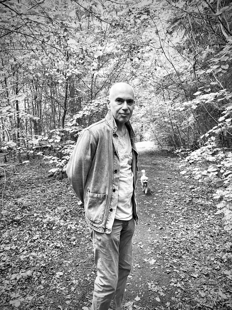 Dietmar Leciejewski auf einem Waldweg